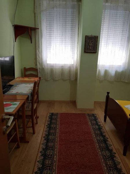 Pogradec, jap me qera garsonier 1+1. Me Ashensor. 30 EUR nata (Prane Hotel 1 Maj)