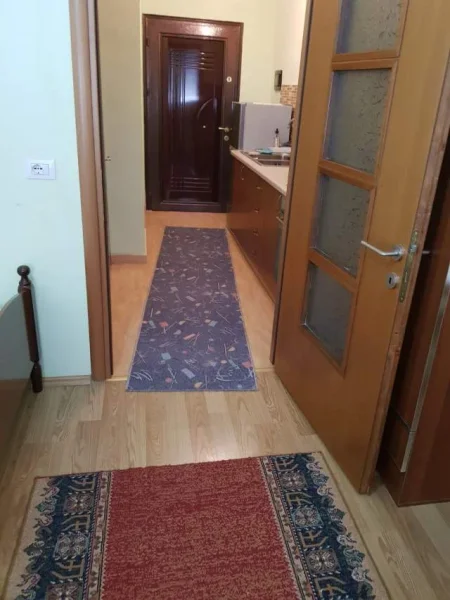 Pogradec, jap me qera garsonier 1+1. Me Ashensor. 30 EUR nata (Prane Hotel 1 Maj)