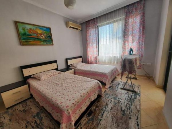 Tirane, jepet me qera apartament 130 m² 600 Euro