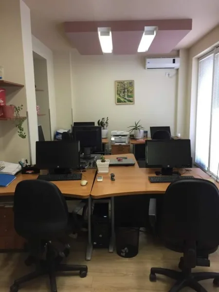 Tirane jepen me qira poste pune, zyra