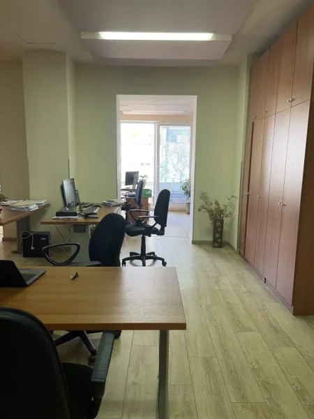 Tirane jepen me qira poste pune, zyra