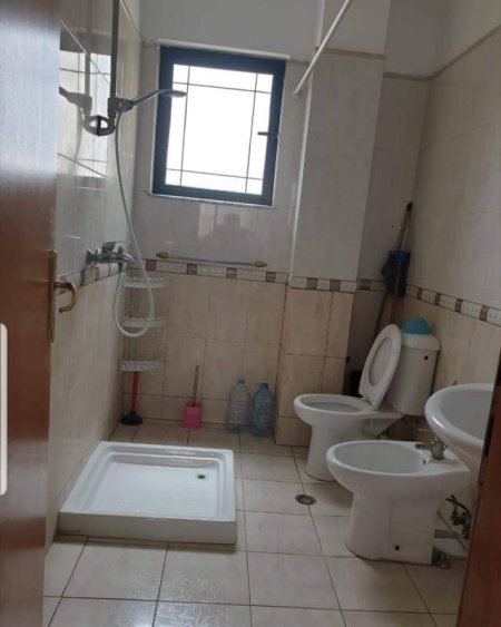 Tirane, shes apartament 2+1 Kati 4, 90 m2 1100 Euro/m2