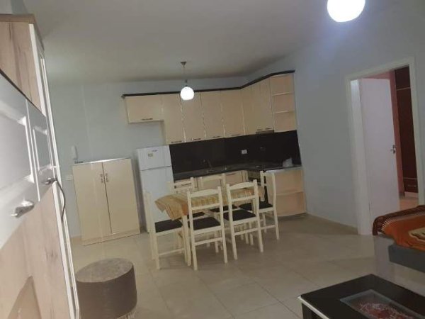Tirane, jap me qera apartament 2+1