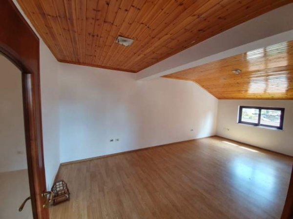 Tirane, jap me qera apartament duplex Dublex Kati 3, 170 m² 700 Euro (Rruga Musa Agolli)