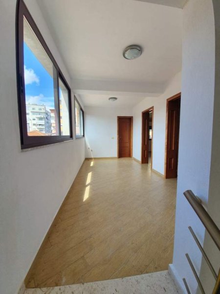 Tirane, jap me qera apartament duplex Dublex Kati 3, 170 m² 700 Euro (Rruga Musa Agolli)