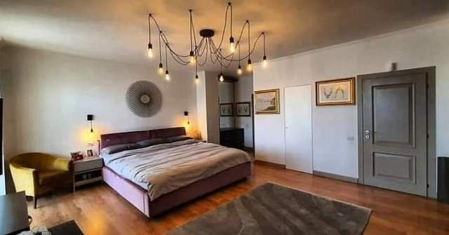 Tirane, shes apartament 3+1+BLK kati 12, 220 m2 259.000 Euro (Blv. Zogu 1)