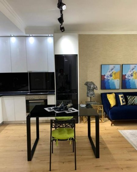 Tirane, jap me qera apartament 2+1 Rruga e Kosovareve
