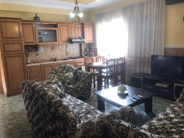 Tirane, Apartament 3+1 me qira ne Rrugen e Elbasanit