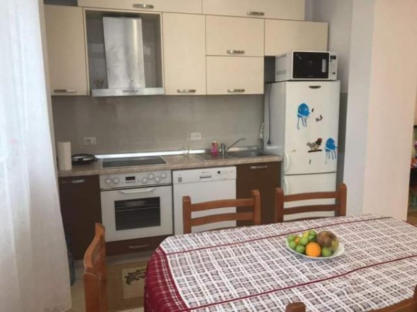 Tirane, jap me qera apartament 1+1+BLK Kati 6, 70 m² 350 Euro (Vasil shanto)