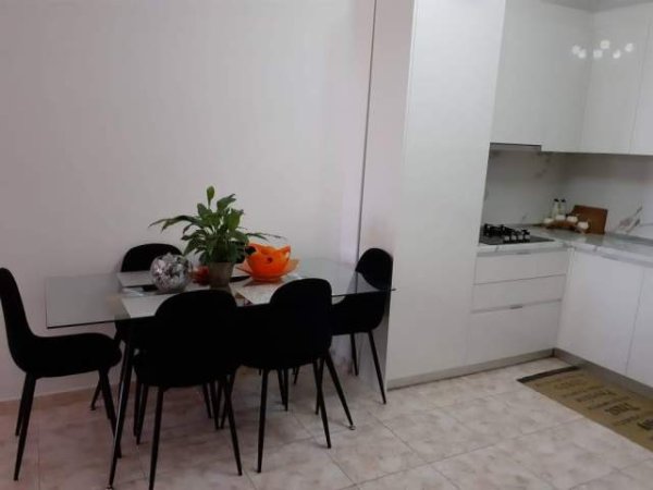 Tirane, Apartament 2+1 me qira ne zonen e Astirit 90 m²
