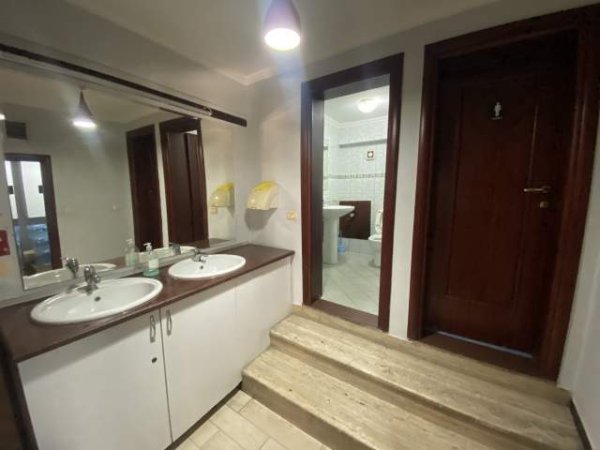 Tirane, Jepet me Qera ambjent biznesi Kati 0, 251m²  (Brryli (marteniteti i ri))