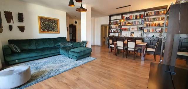 Tirane, Apartament 3+1+3 per qera Blv. Zogu I