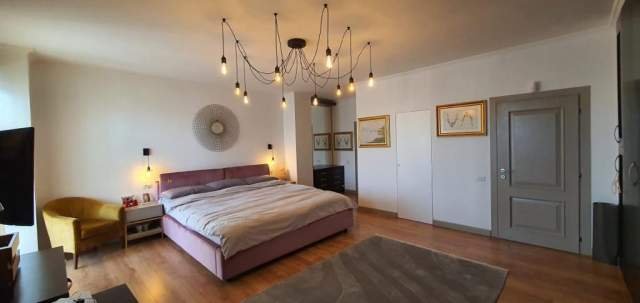Tirane, Apartament 3+1+3 per qera Blv. Zogu I