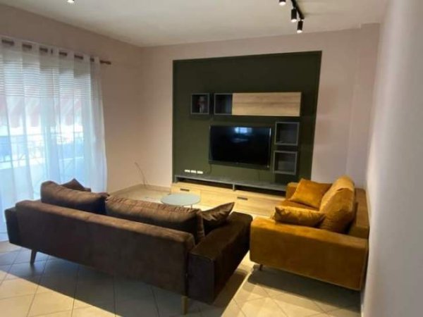 Shqiperi,Apartament 2+1 me qira Selvia