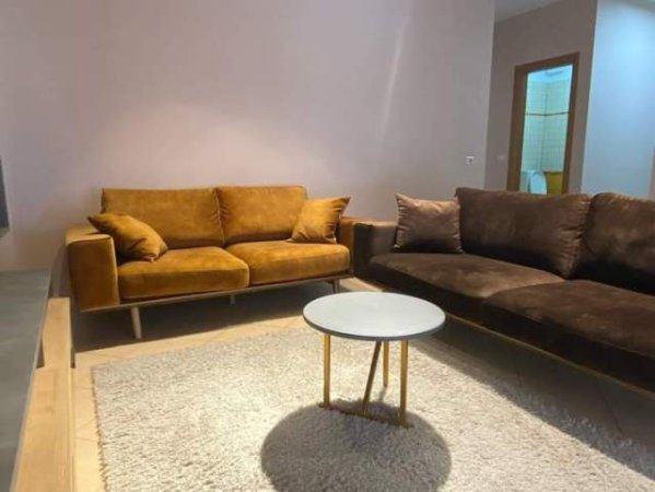 Shqiperi,Apartament 2+1 me qira Selvia