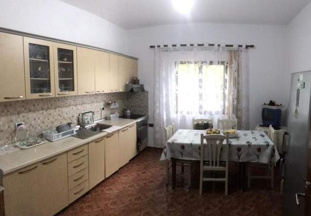 Tirane, shes Vile 3+1+A+BLK Kati 1, 90 m² 210000 Euro (Institut)