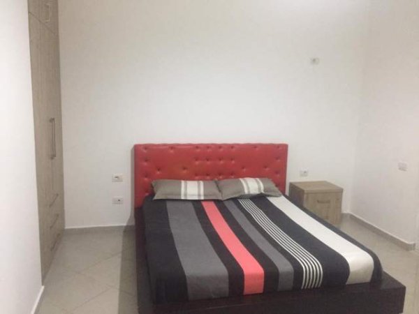 Apartament 1+1 me qira te Kodra E Diellit ne nje Kompleks Banimi