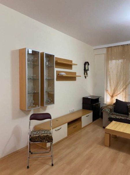 Tirane, jap me qera apartament 2+1+BLK Kati 1, 95 m² 40.000 Leke (Liqeni i Thate)