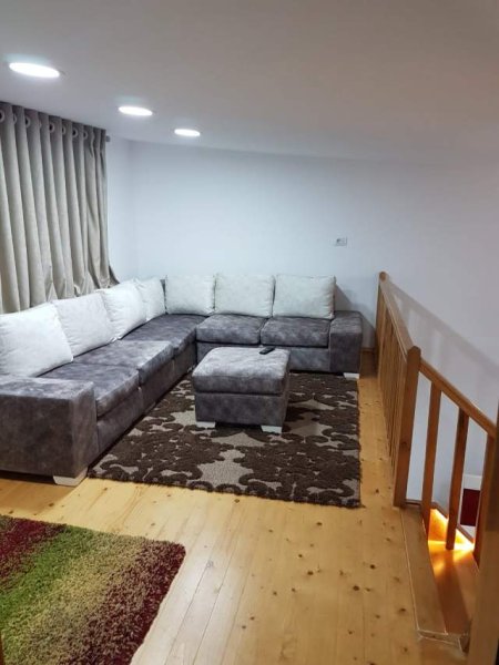 Tirane, jap me qera apartament duplex 400 Euro