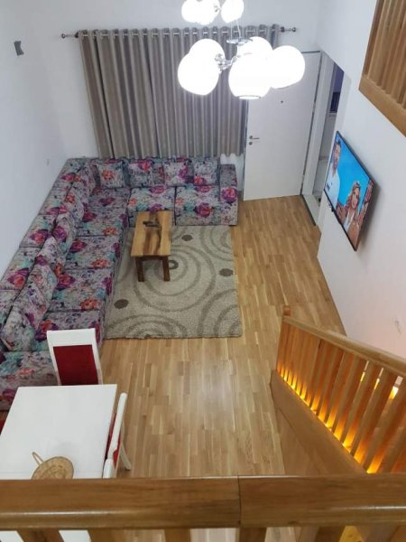 Tirane, jap me qera apartament duplex 400 Euro