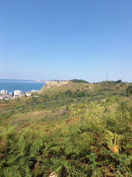 Durres, shes toke ne bregdet 7.500 m² 60 Euro/m2 (Shkembi Kavajes)