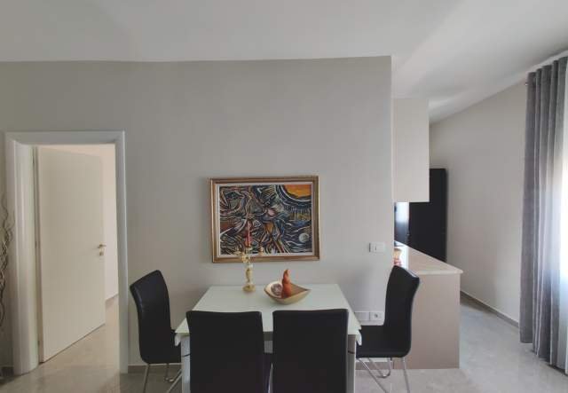 Tirane, jepet me qera apartament 65 m² 450 Euro