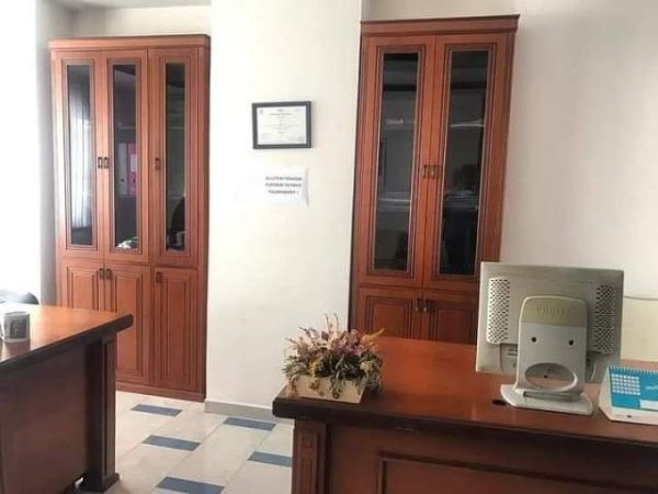 Tirane, jap me qera zyre Kati 2, 320 Euro