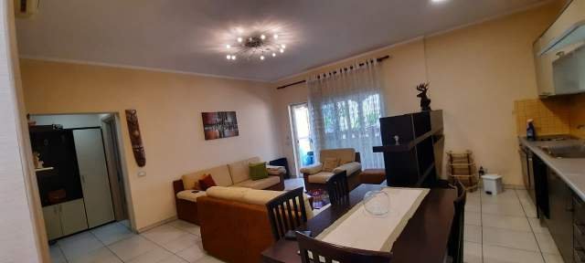 Tirane, jap me qera apartament 2+1 Kati 6, 350 Euro