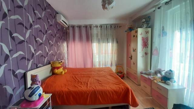 Shqiperi, jap me qera apartament 2+1 Kati 2, ne Rrugen Jordan Misja