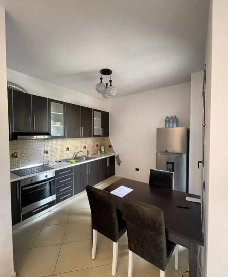 Shqiperi, jap me qera apartament 2+1 110 m²  (Rruga e kosovareve)