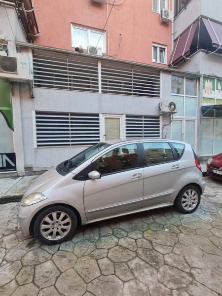 Tirane, shes makine Mercedes-Benz Viti 2005, 4.200 Euro