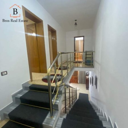 Tirane, jepet me qera apartament duplex 4+1+A+BLK 300 Euro (Krygjyshata,Prand Rrethrrotullimit te Shkozes)