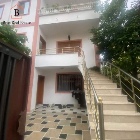 Tirane, jepet me qera apartament duplex 4+1+A+BLK 300 Euro (Krygjyshata,Prand Rrethrrotullimit te Shkozes)