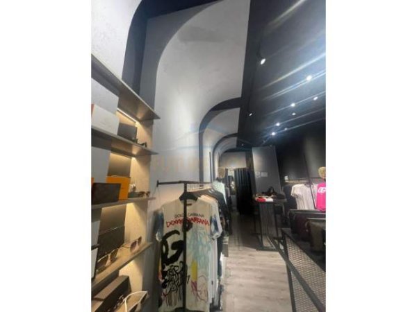Tirane, jepet me qera ambjent biznesi Kati 0, 40 m² 1.200 Euro (Bulevardi Bajram Curri)