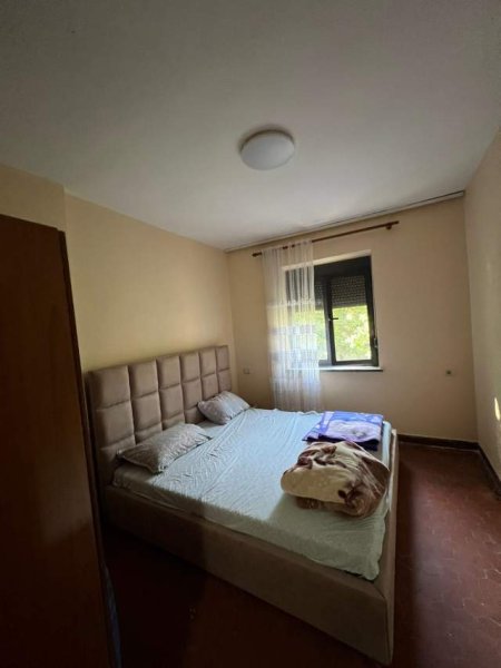Tirane, jepet me qera apartament 1+1 Kati 2, 65 m² 350 Euro (Pazari i Ri)
