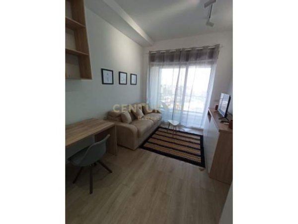 Tirane, jepet me qera garsonier 1+1 Kati 10, 30 m² 350 Euro (KOMPLEKSI KONTAKT)