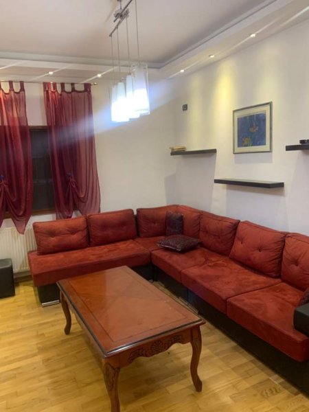 Tirane, jepet me qera apartament 2+1 Kati 1, 85 m² 450 Euro (Prane Xhamise)