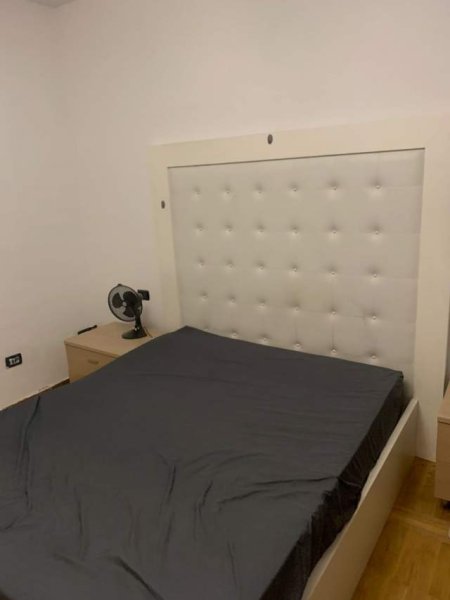 Tirane, jepet me qera apartament 2+1 Kati 1, 85 m² 450 Euro (Prane Xhamise)