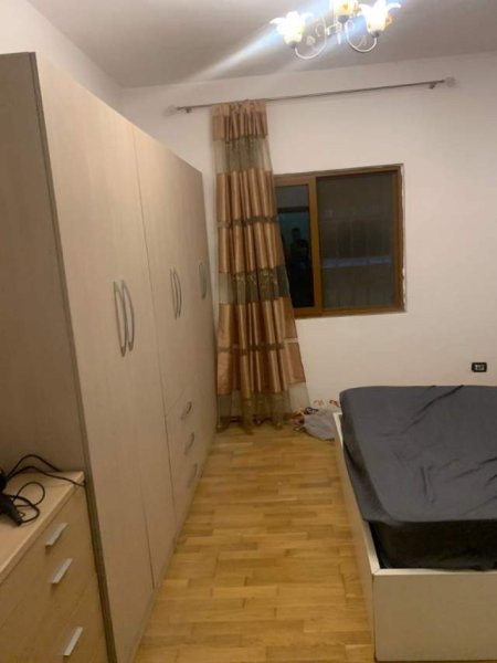 Tirane, jepet me qera apartament 2+1 Kati 1, 85 m² 450 Euro (Prane Xhamise)