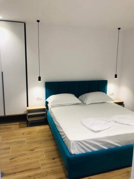 Tirane, jepet me qera apartament 1+1 Kati 5, 60 m² 400 Euro (Pazari i Ri)