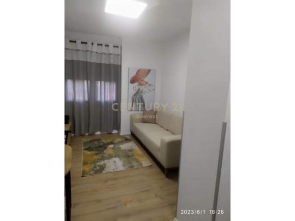 Tirane, jepet me qera apartament 1+1 Kati 4, 46 m² 500 Euro (Rr. e Bogdaneve, Rruga e Kavajës)