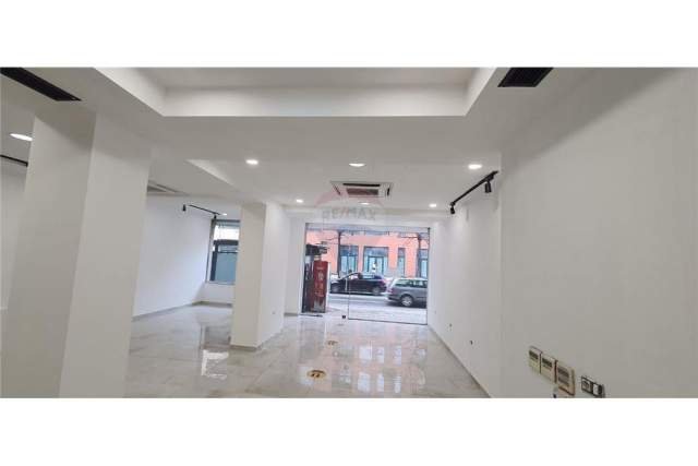 Tirane, jepet me qera ambjent biznesi Kati 0, 100 m² 2.000 Euro (Hoxha Tahsim)