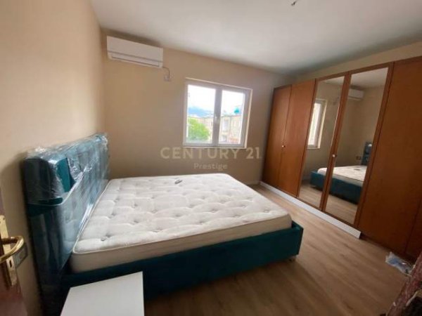 Tirane, jepet me qera apartament 2+1+A Kati 5, 90 m² 480 Euro (Prane Shkolles Osman Myderizi)