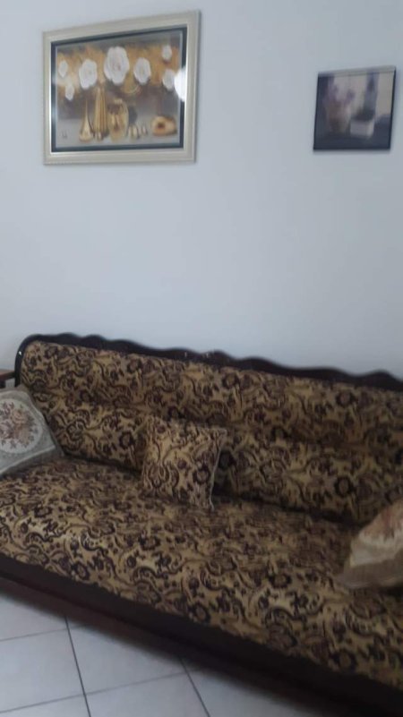Tirane, jepet me qera shtepi 1+1 Kati 2, 60 m² 300 Euro (Laprake)