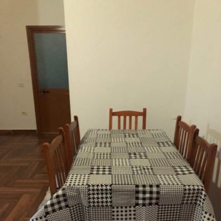 Shqiperi, jepet me qera shtepi Kati 3, 100 m² 500 Euro (3 Vellezerit Kondi,tek Vilat Amerikane)