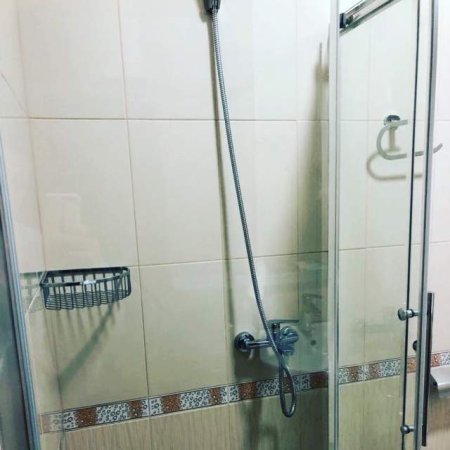 Shqiperi, jepet me qera shtepi Kati 3, 100 m² 500 Euro (3 Vellezerit Kondi,tek Vilat Amerikane)