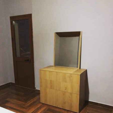 Shqiperi, jepet me qera shtepi Kati 3, 100 m² 500 Euro (3 Vellezerit Kondi,tek Vilat Amerikane)