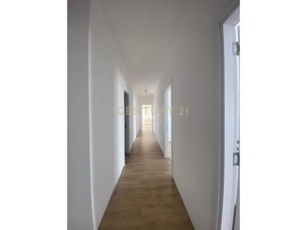 Tirane, jap me qera apartament 3+1+BLK Kati 8, 412 m² 600 Euro
