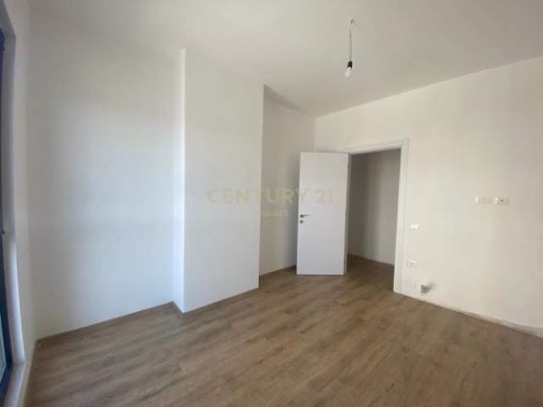 Tirane, jap me qera apartament 3+1+BLK Kati 8, 412 m² 600 Euro