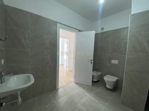 Tirane, jap me qera apartament 3+1+BLK Kati 8, 412 m² 600 Euro